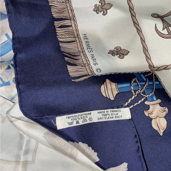 Hermes “VU DU CAROSSE  DE” 100%bSilk Scarf 90cm Square - Picture 9 of 16